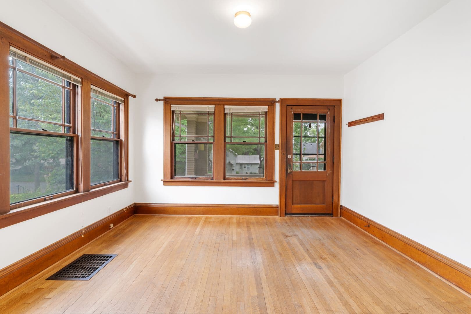 Iowa City Apartment: 608 Ronalds Street
