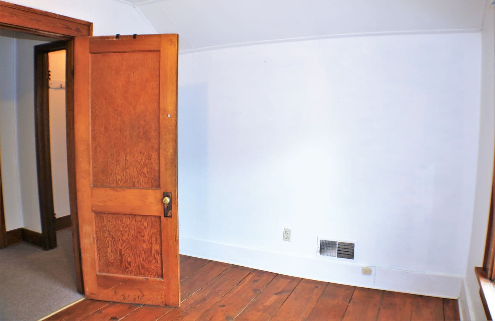 Iowa City Apartment: 608 Ronalds Street