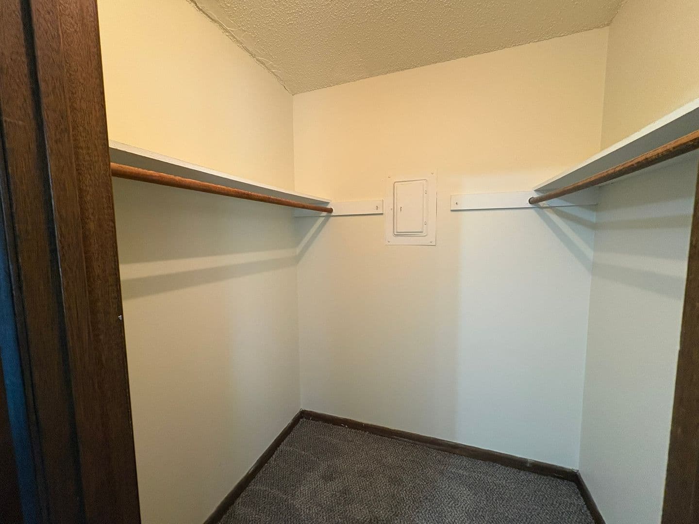 Iowa City Apartment: 912 2nd Avenue