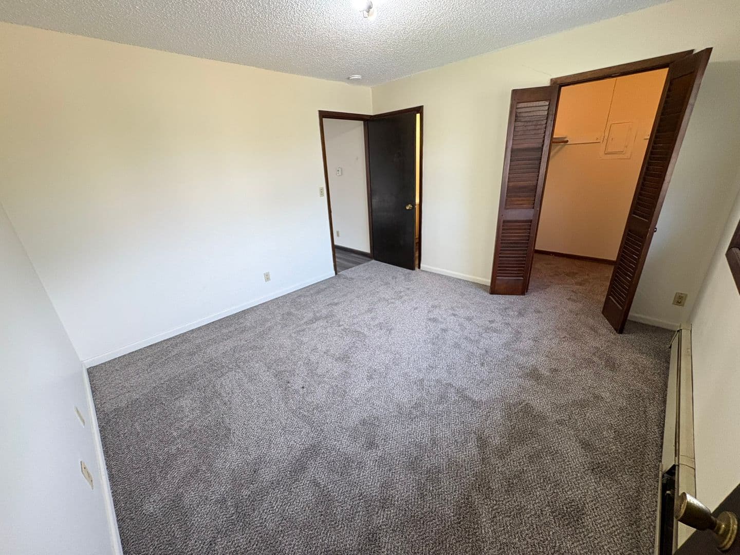 Iowa City Apartment: 912 2nd Avenue