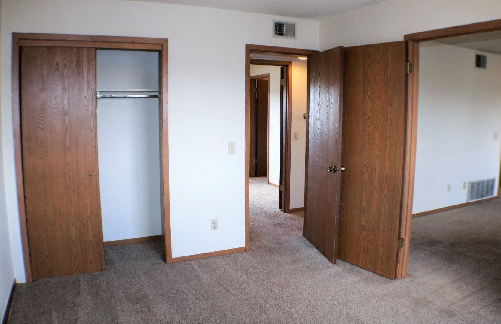 Iowa City Apartment: 702 Westwinds Drive #03