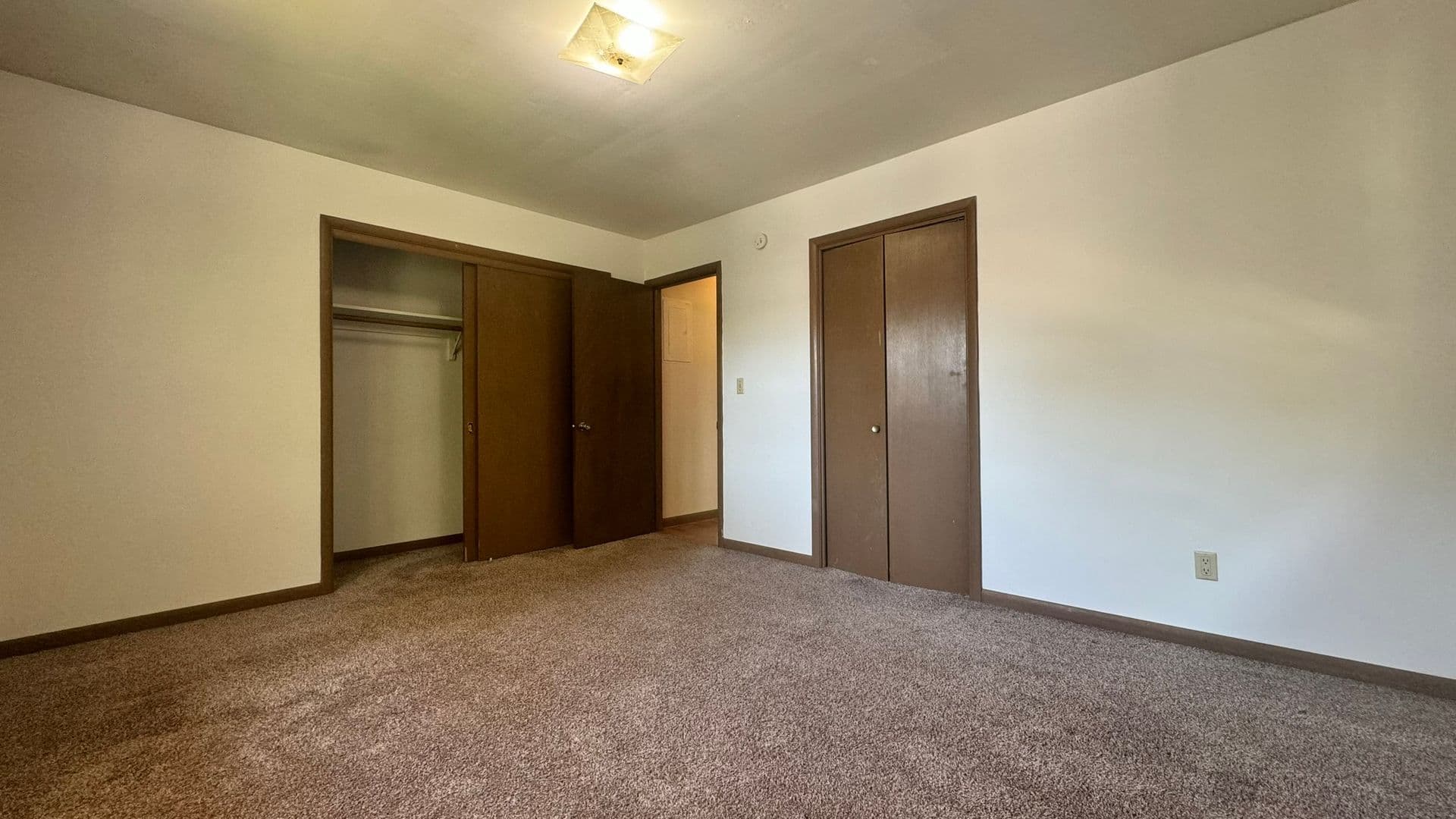 Iowa City Apartment: 614 E. Jefferson Street
