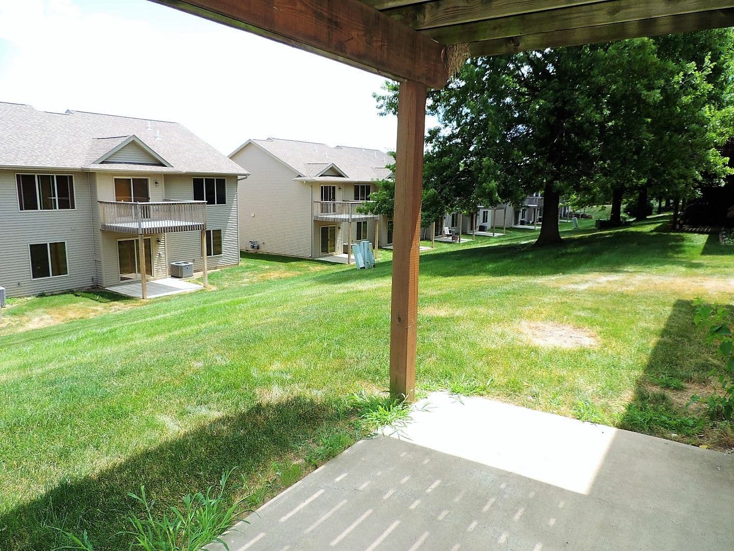 Tiffin House: 530 Iris Avenue