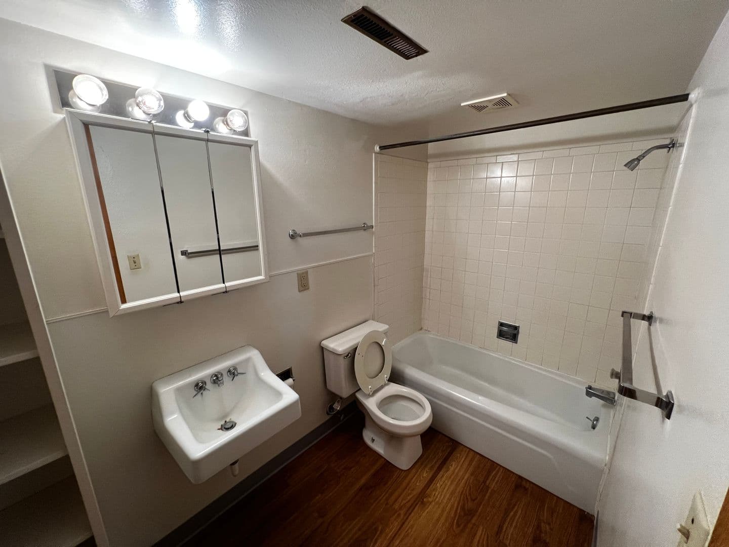 Iowa City Apartment: 611 S. Van Buren Street