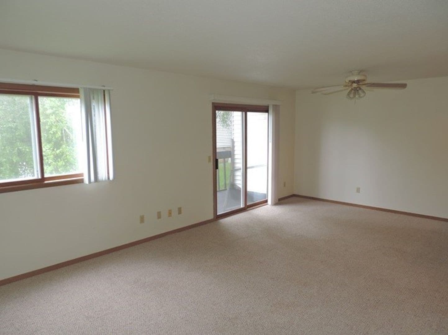 Iowa City Apartment: 702 Westwinds Drive #03