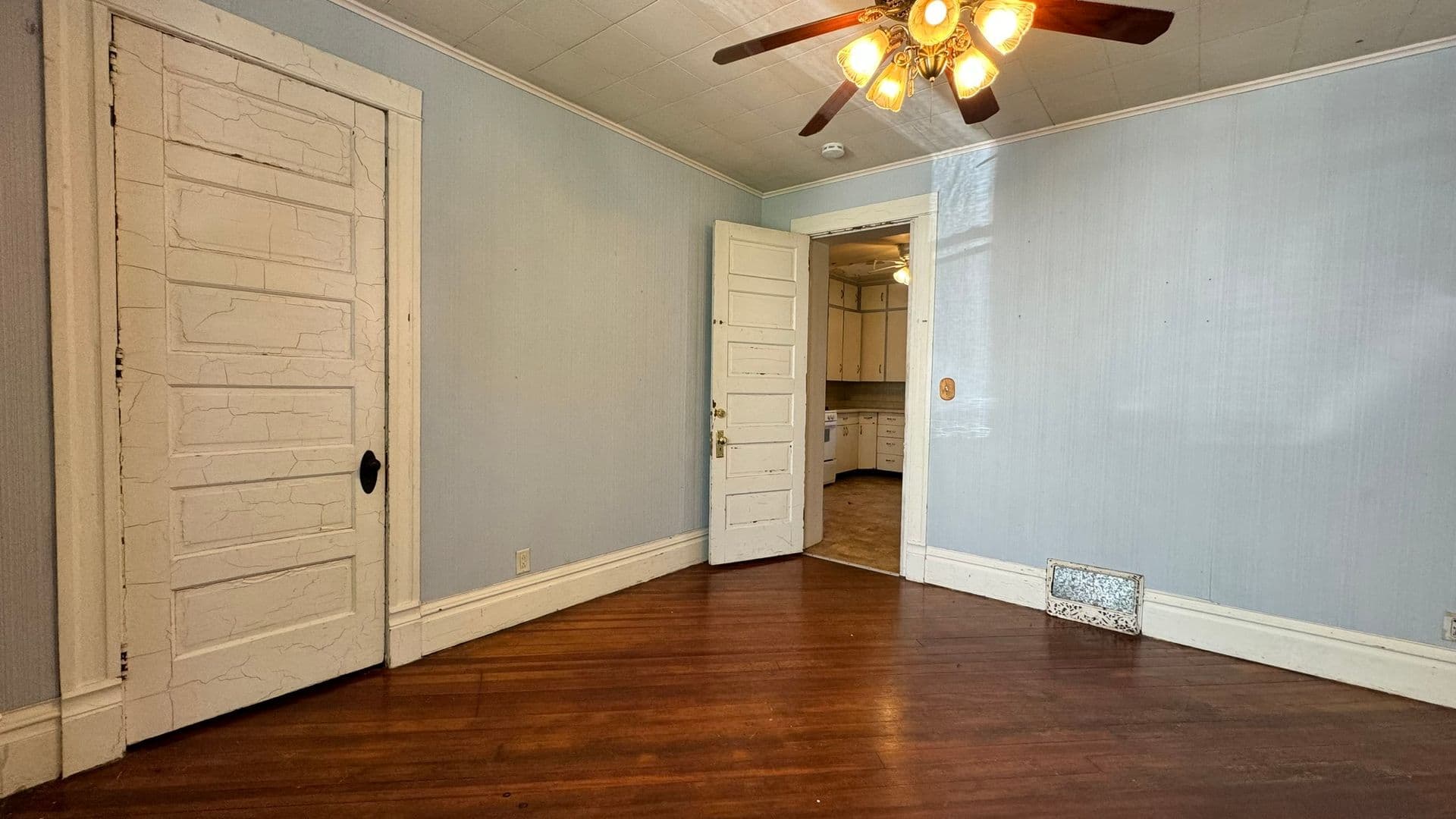 Iowa City House: 919 E. Washington Street