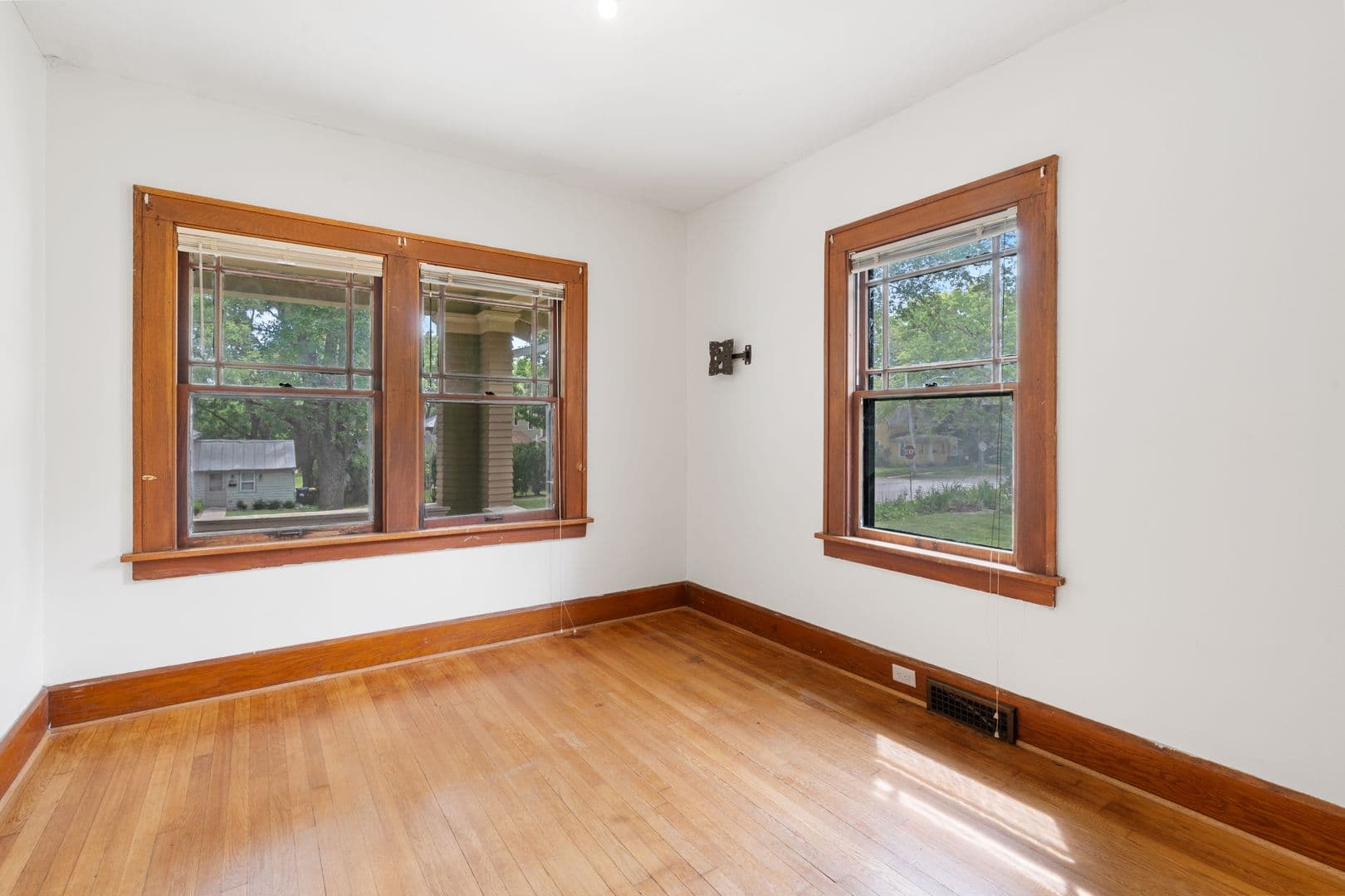 Iowa City Apartment: 608 Ronalds Street