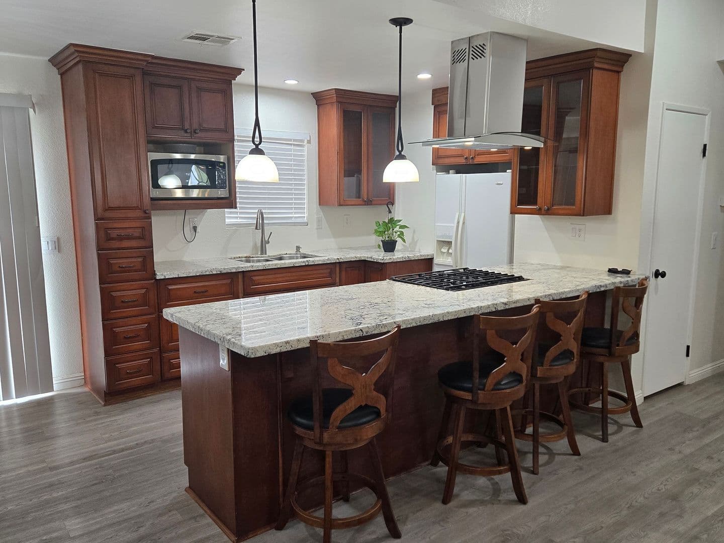 Victorville House: 12570 11th Avenue