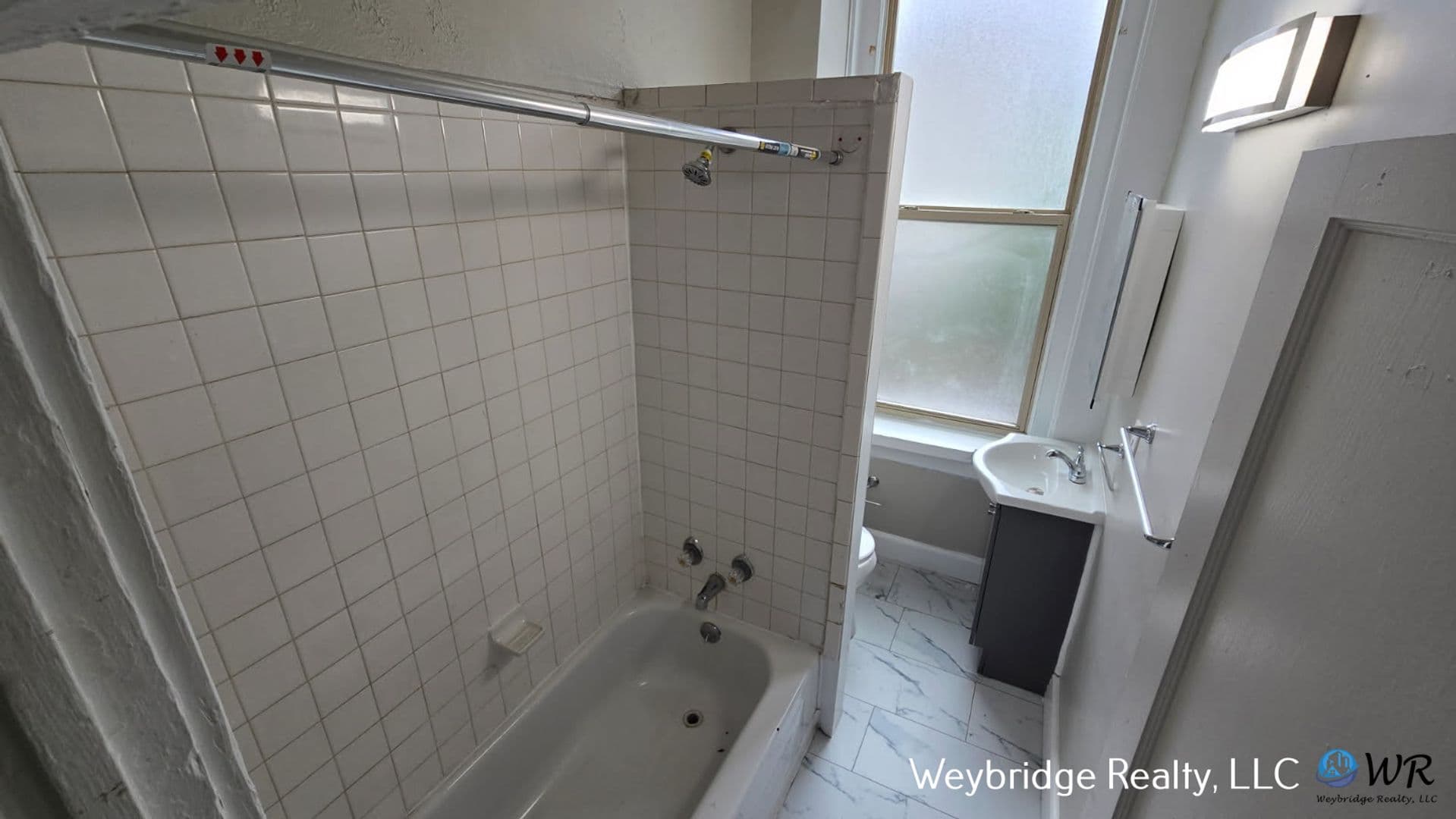 Cincinnati Apartment: 2216 Ohio Avenue