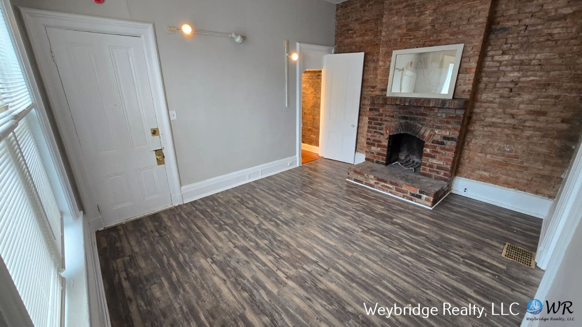 Cincinnati Apartment: 2216 Ohio Avenue