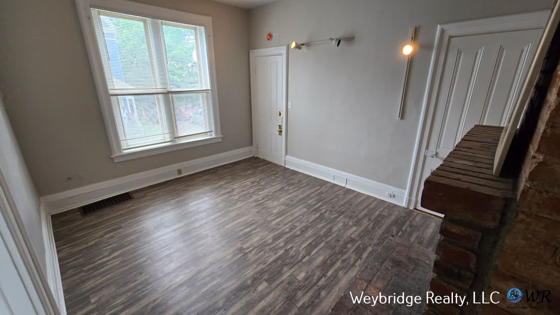 Cincinnati Apartment: 2216 Ohio Avenue