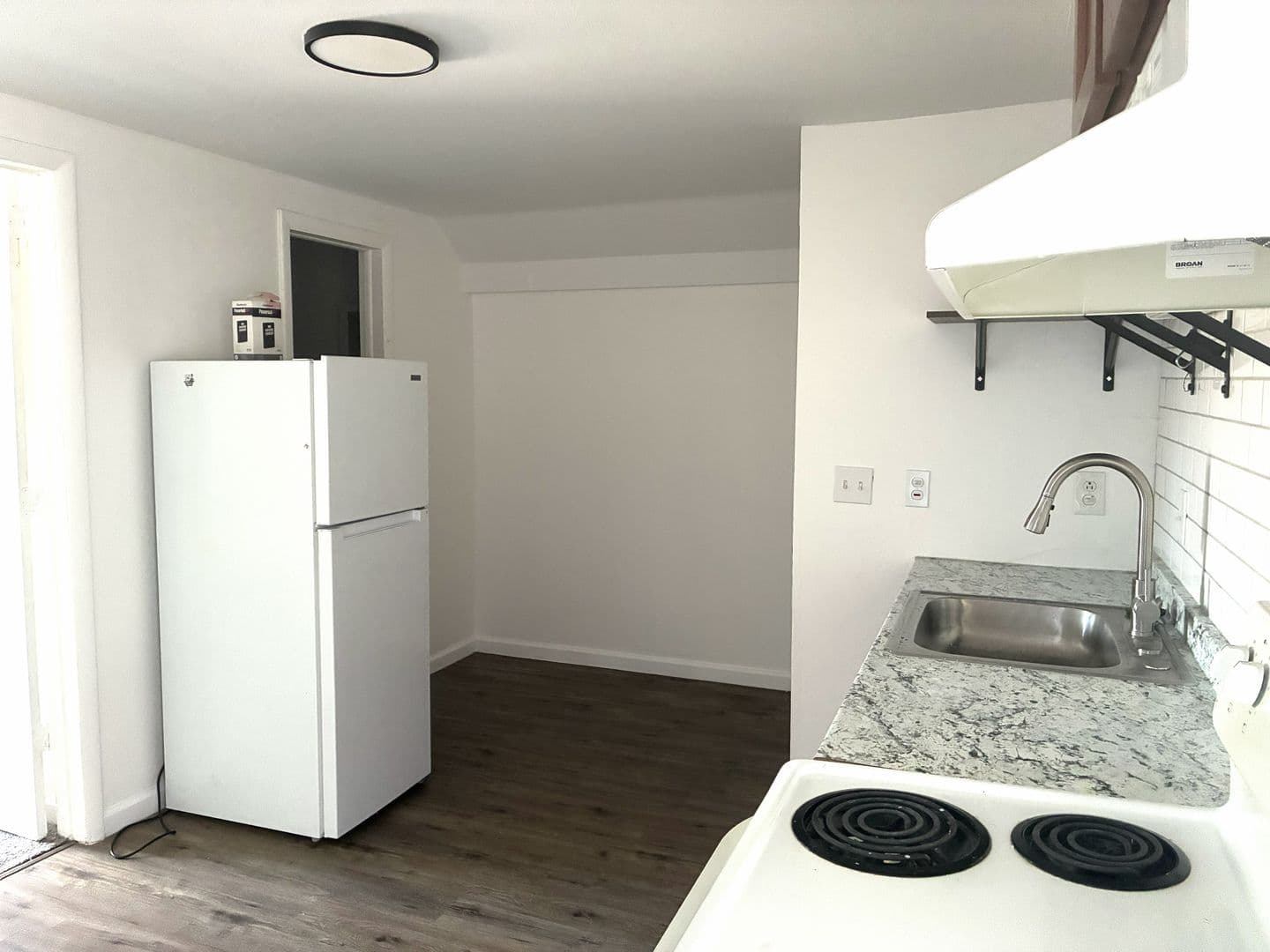 Syracuse Apartment: 405 Ash street