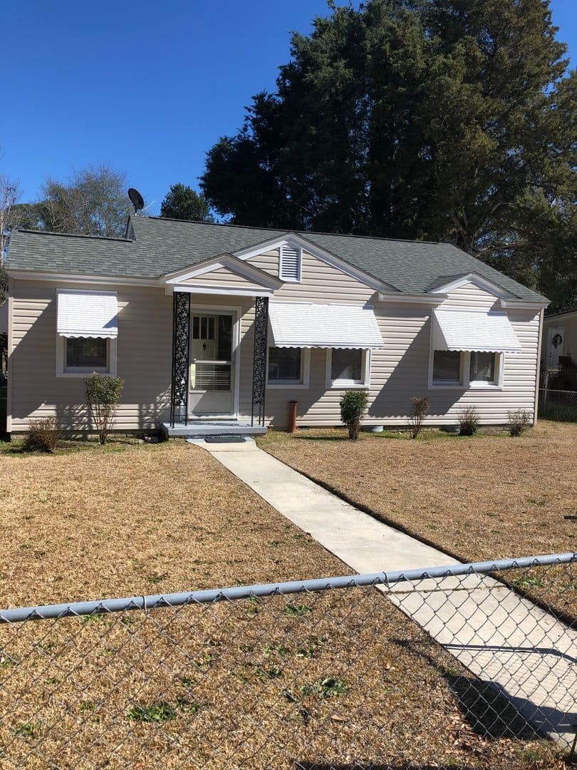 Columbia House: 502 Hemp Hill