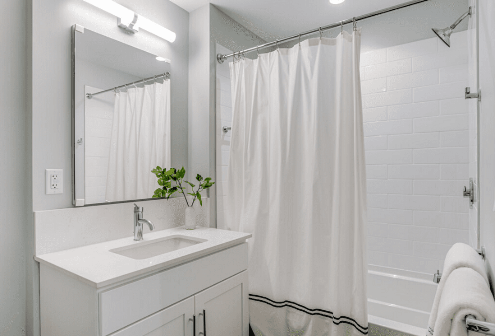 Scituate Apartment: 130 Chief Justice Cushing Highway