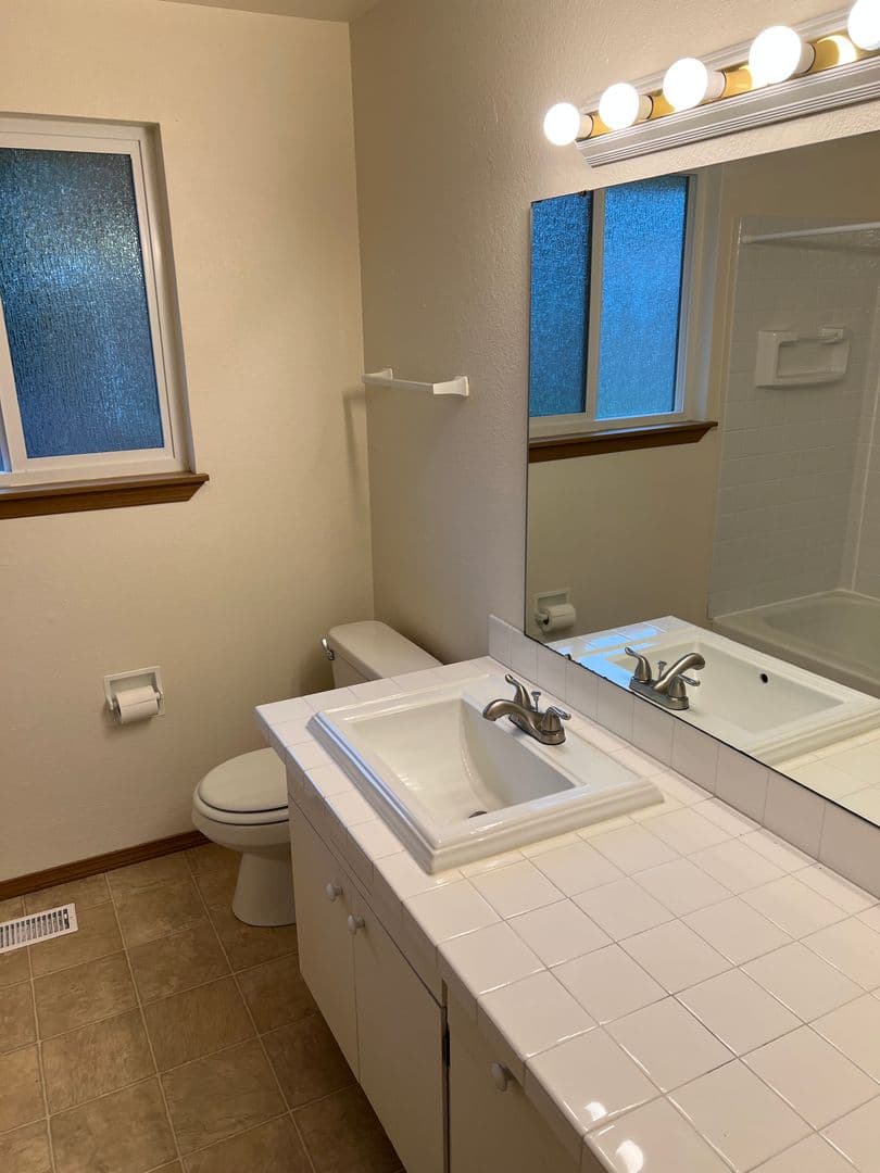 Tacoma Apartment: 115 Tule Lake Rd E