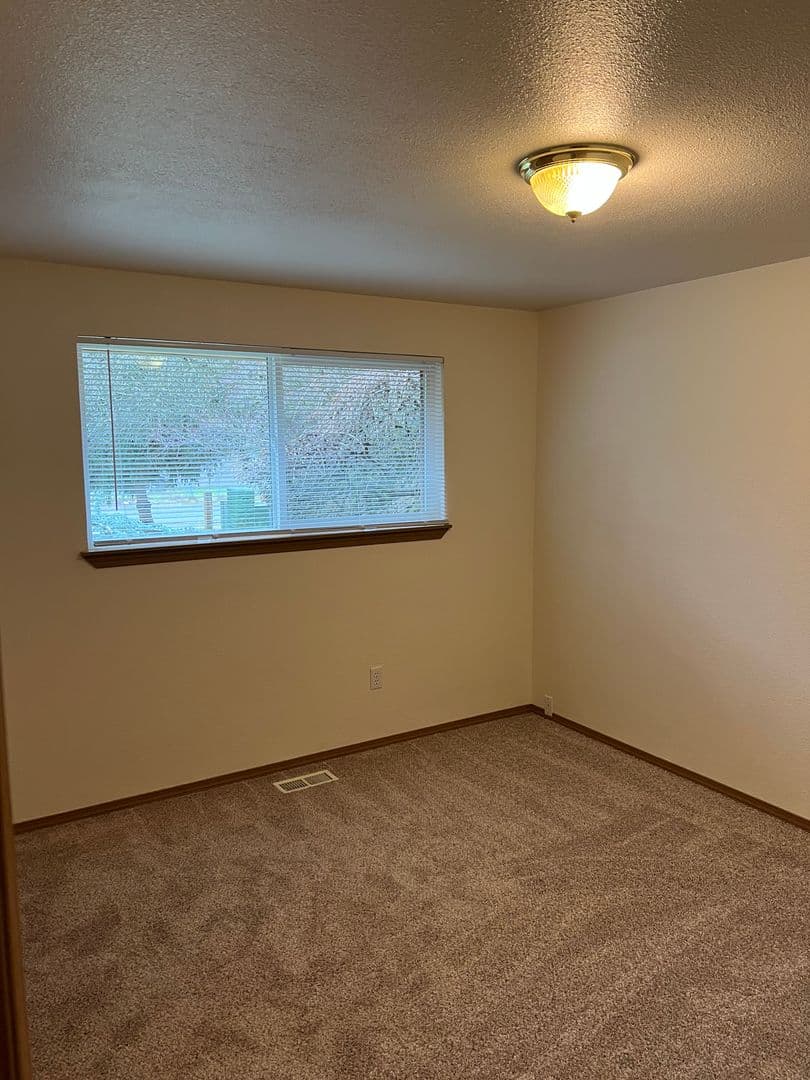 Tacoma Apartment: 115 Tule Lake Rd E