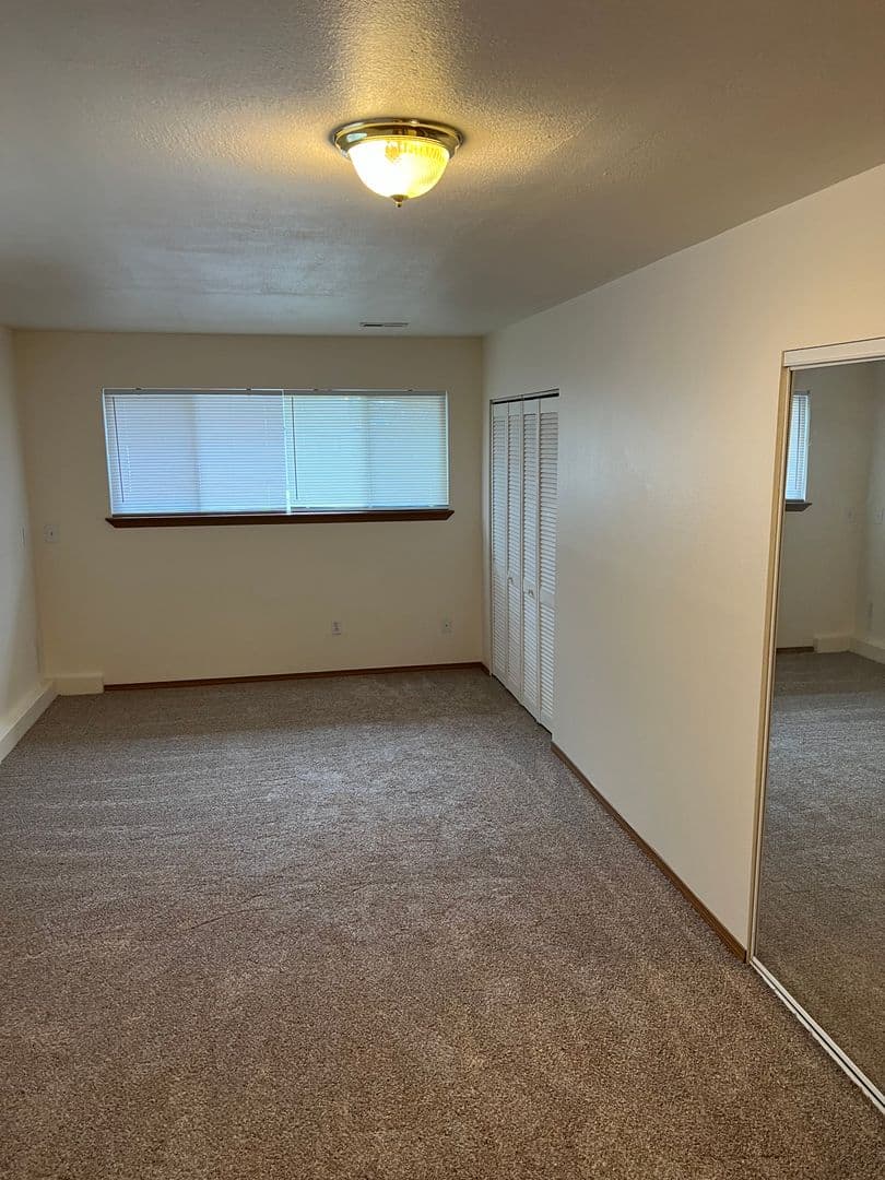 Tacoma Apartment: 115 Tule Lake Rd E