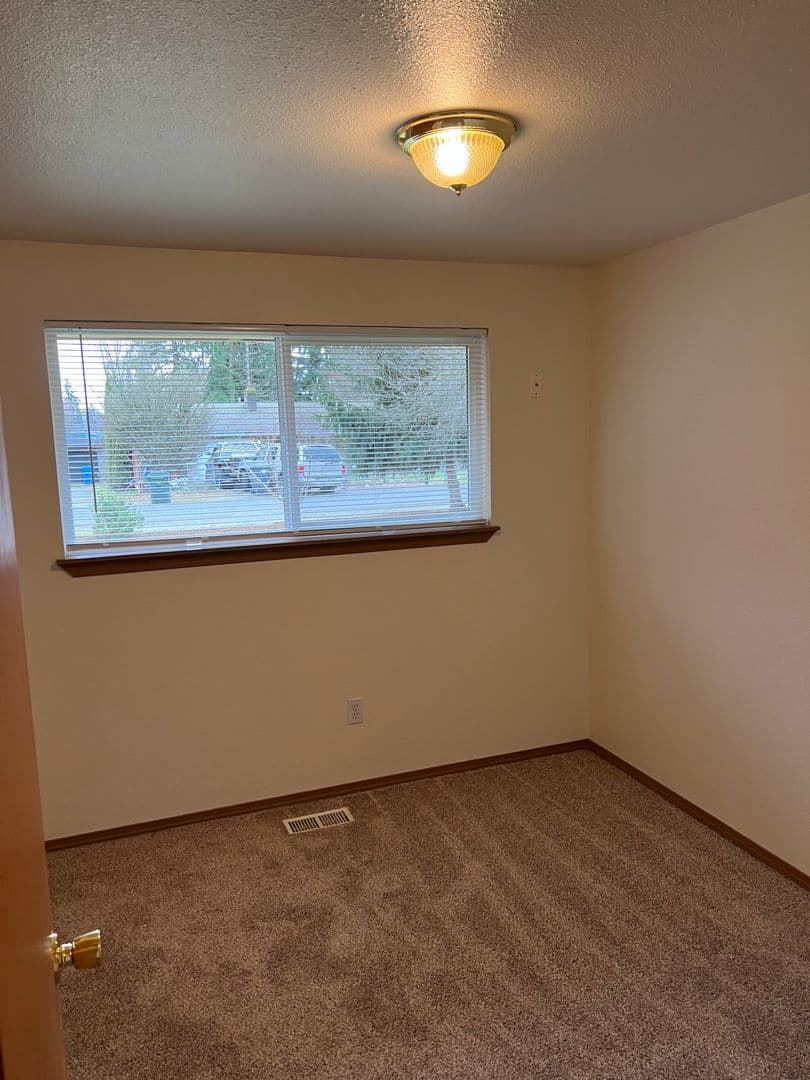 Tacoma Apartment: 115 Tule Lake Rd E