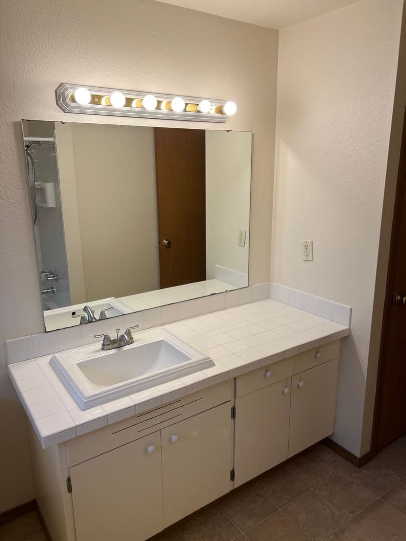 Tacoma Apartment: 115 Tule Lake Rd E