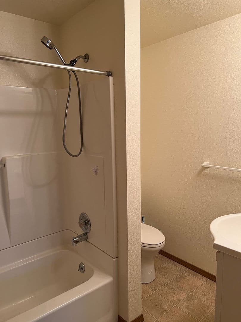 Tacoma Apartment: 115 Tule Lake Rd E