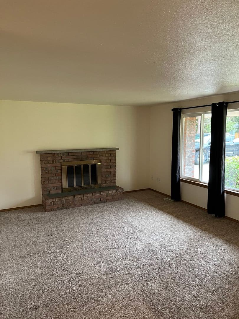 Tacoma Apartment: 115 Tule Lake Rd E
