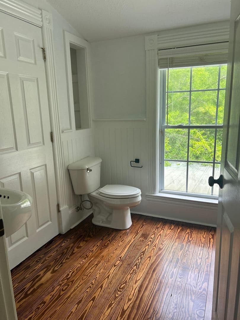 Savannah Apartment: 614 E Gwinnett St