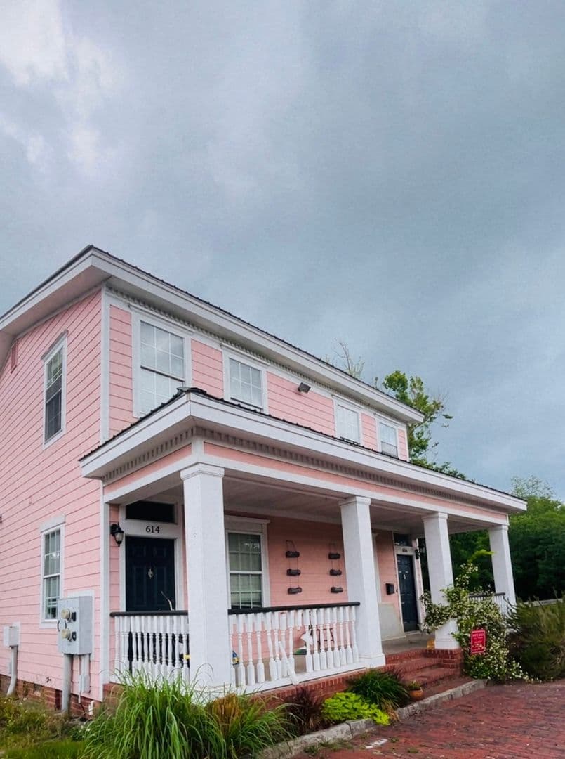 Savannah Apartment: 614 E Gwinnett St