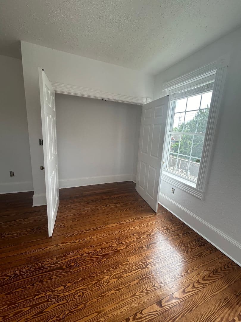 Savannah Apartment: 614 E Gwinnett St