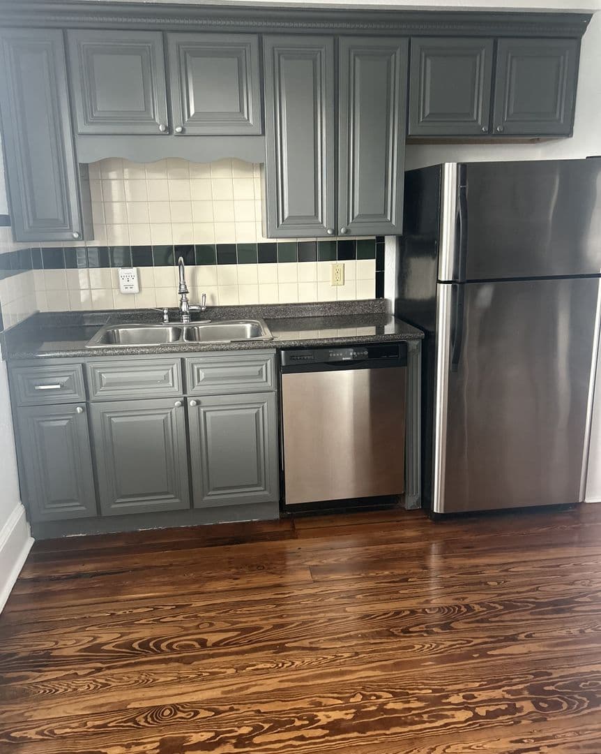 Savannah Apartment: 614 E Gwinnett St