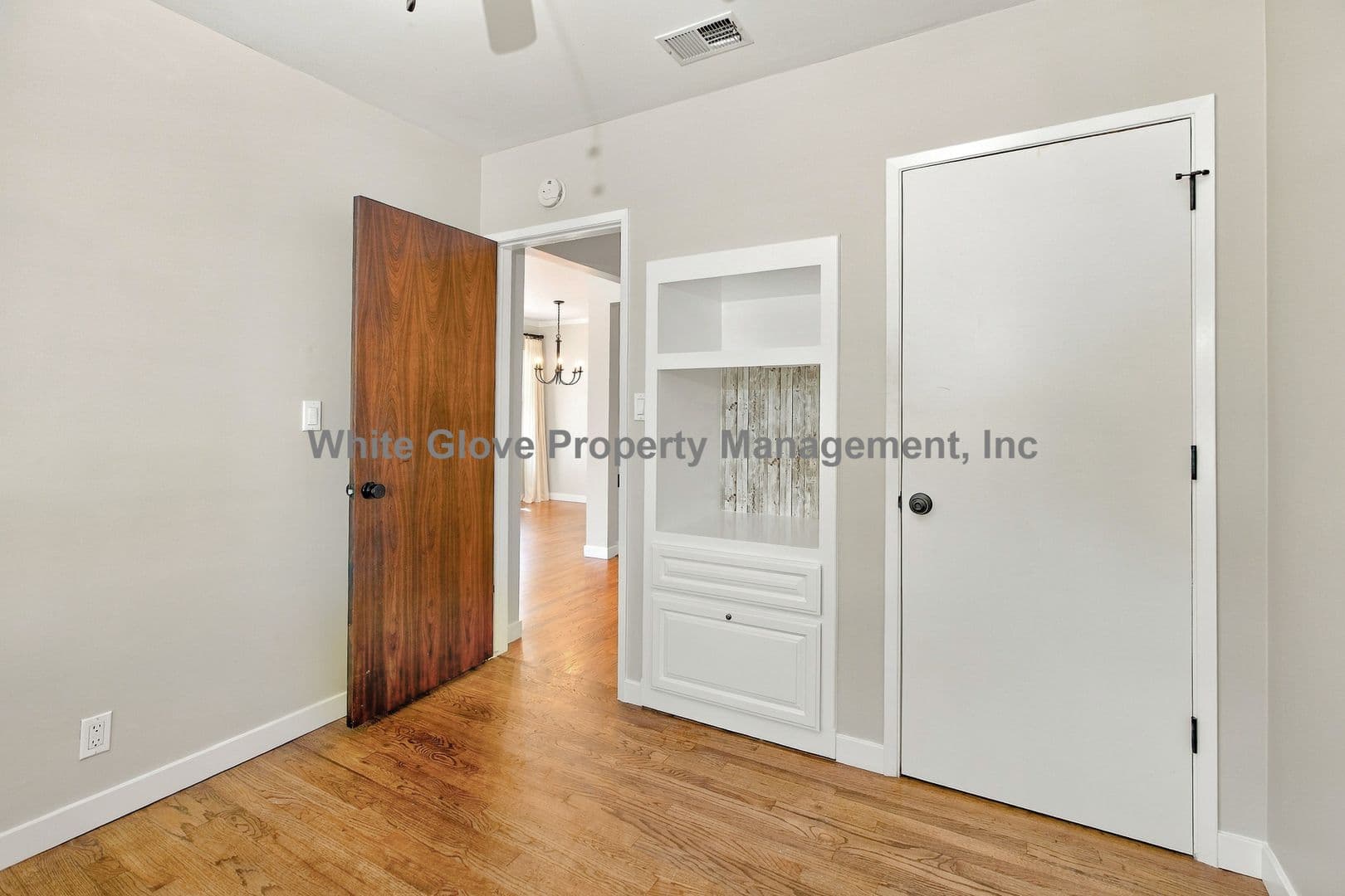 Lakewood House: 5403 Oliva Ave.