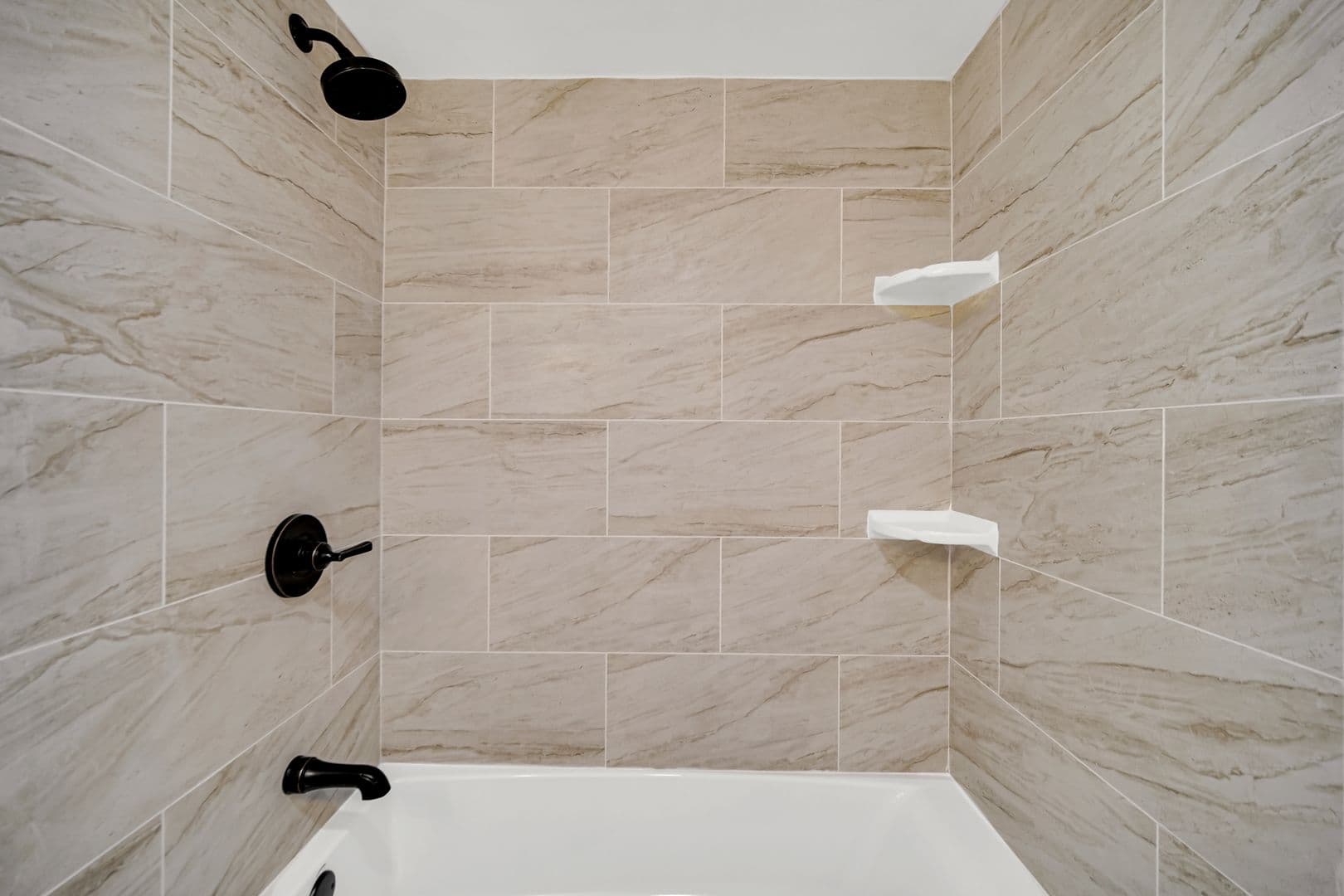 Crown Point Apartment: 323 W Walnut St