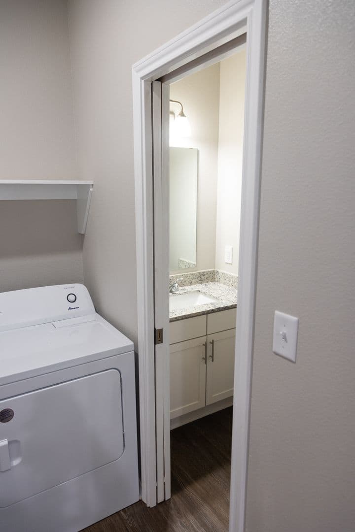Nash Townhome: 330 N. Pecan