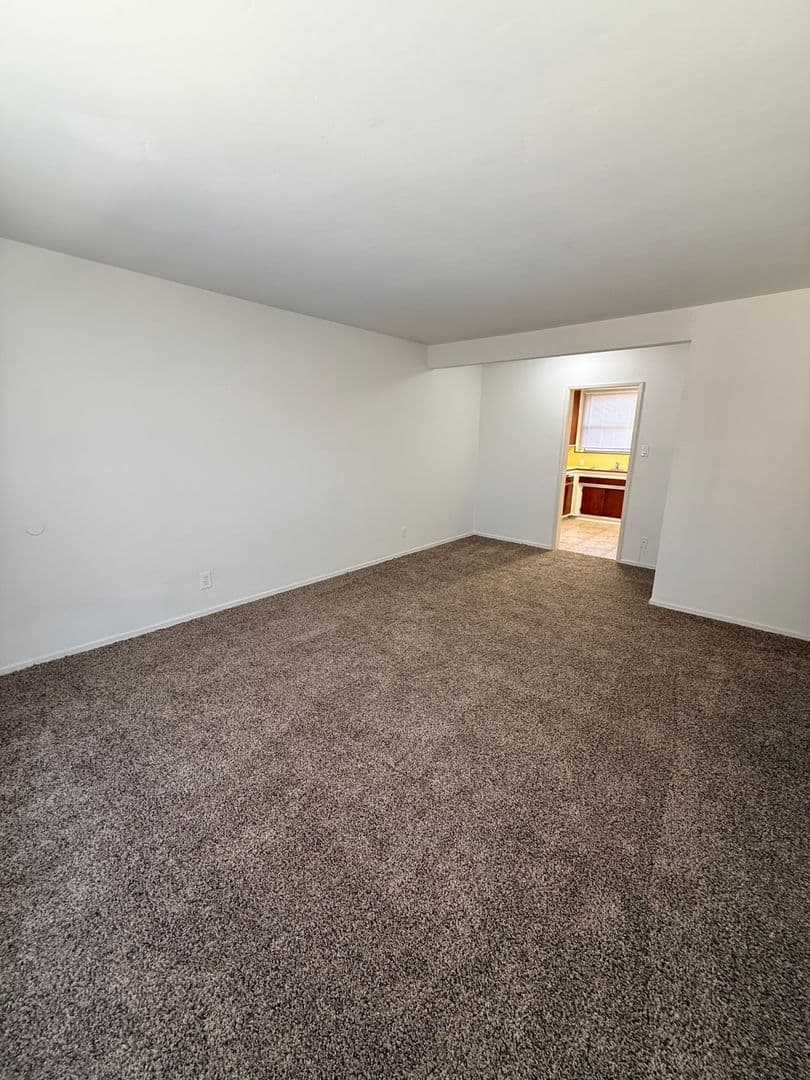 Long Beach Apartment: 1745 E. Appleton St.