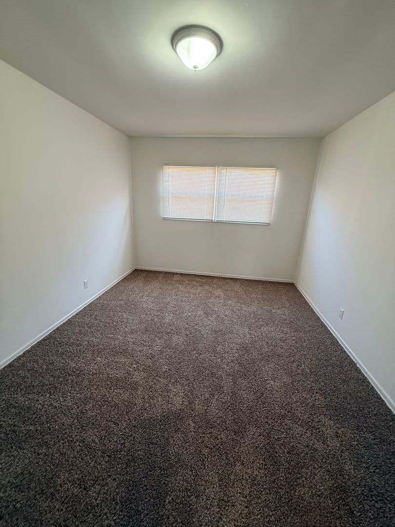 Long Beach Apartment: 1745 E. Appleton St.