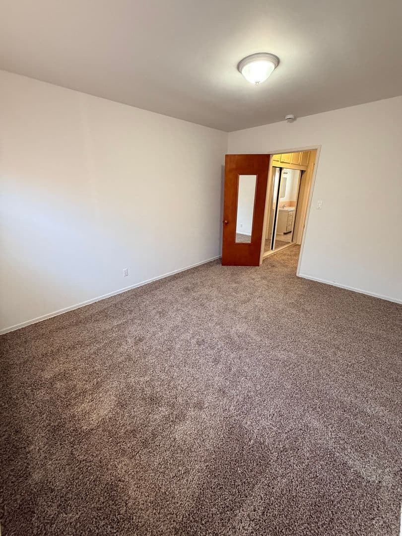 Long Beach Apartment: 1745 E. Appleton St.