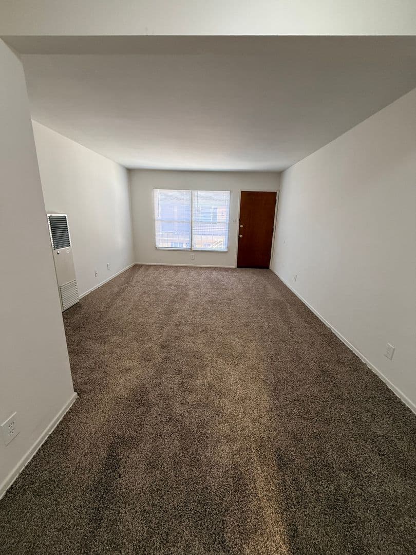 Long Beach Apartment: 1745 E. Appleton St.