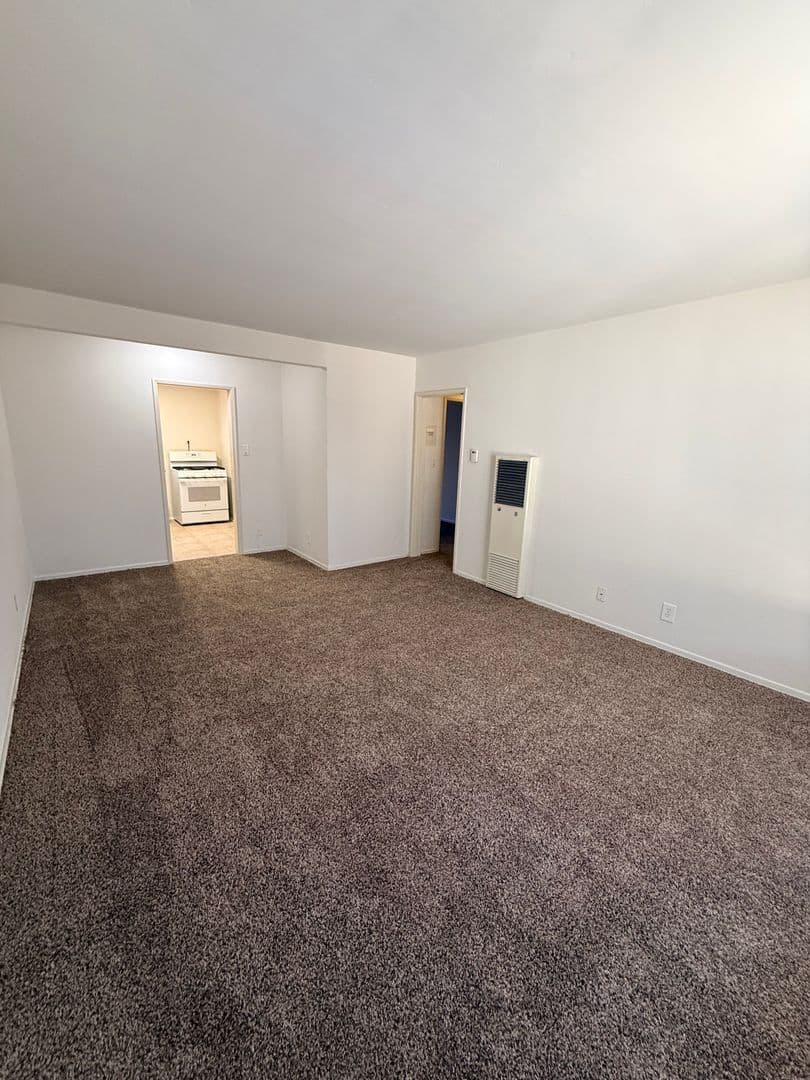 Long Beach Apartment: 1745 E. Appleton St.