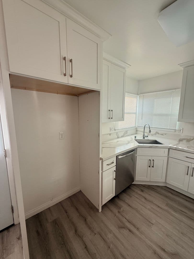 Lakewood House: 5038 Autry Ave.
