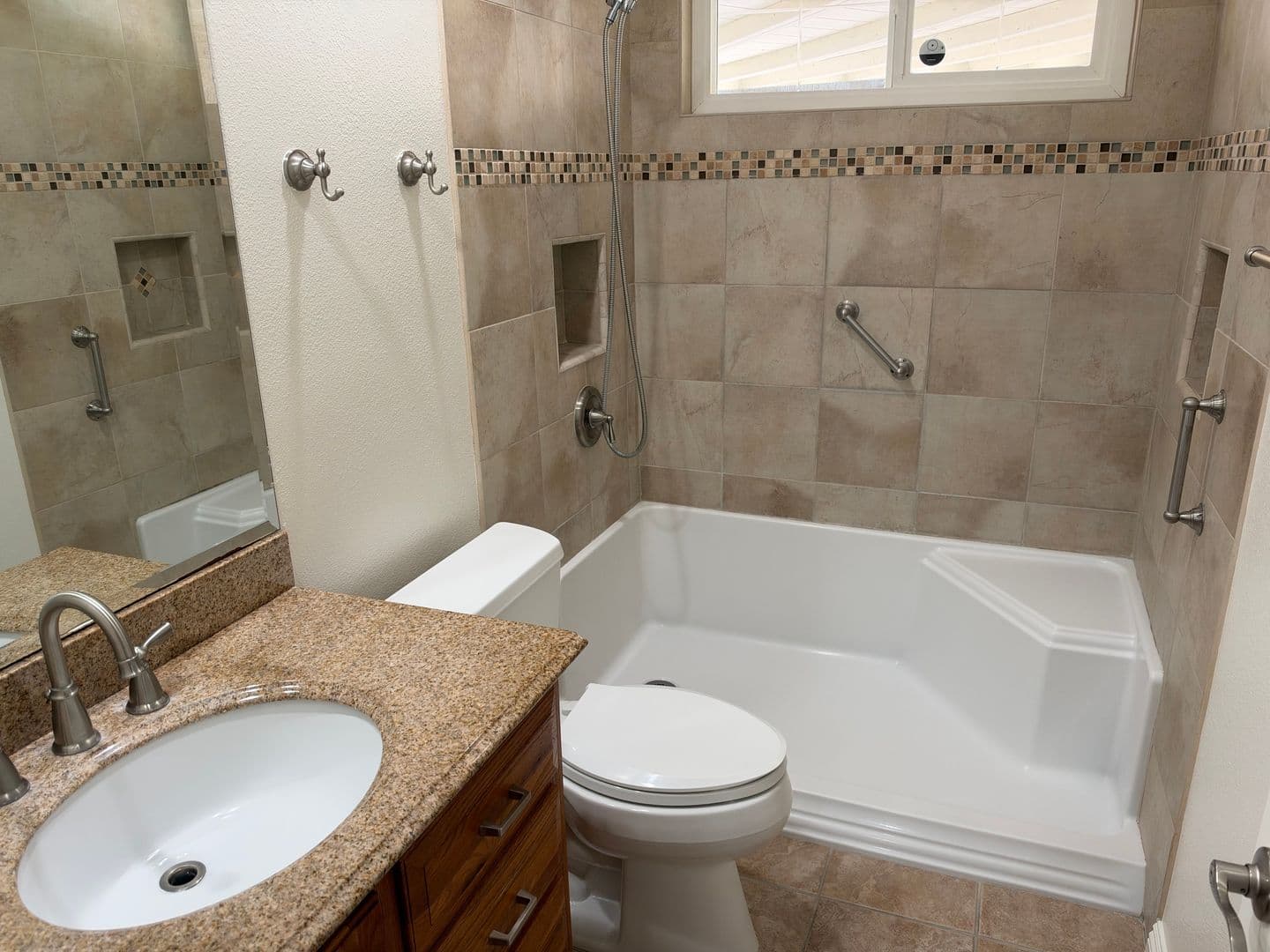 Lakewood House: 20836 Claretta Ave.