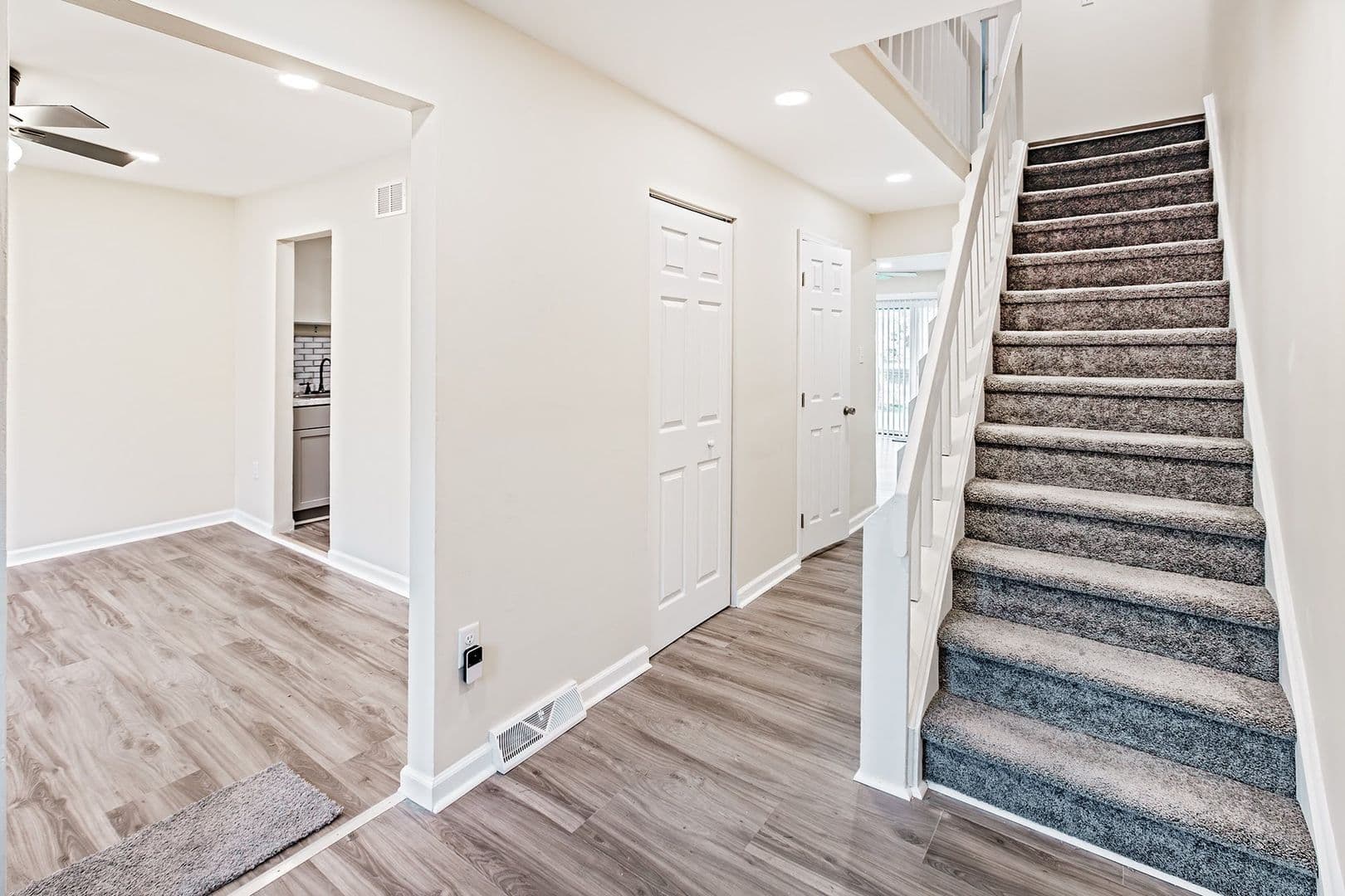 Newark House: 1206 Flanders Way