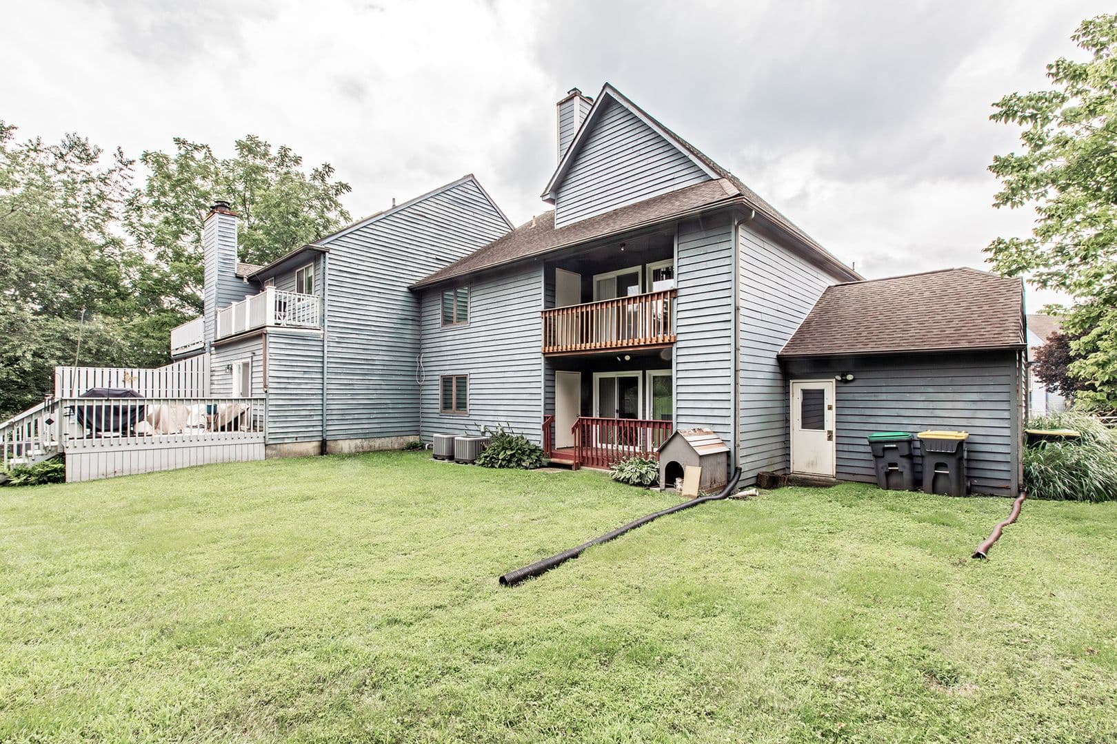 Newark House: 35 Foxtail Ct