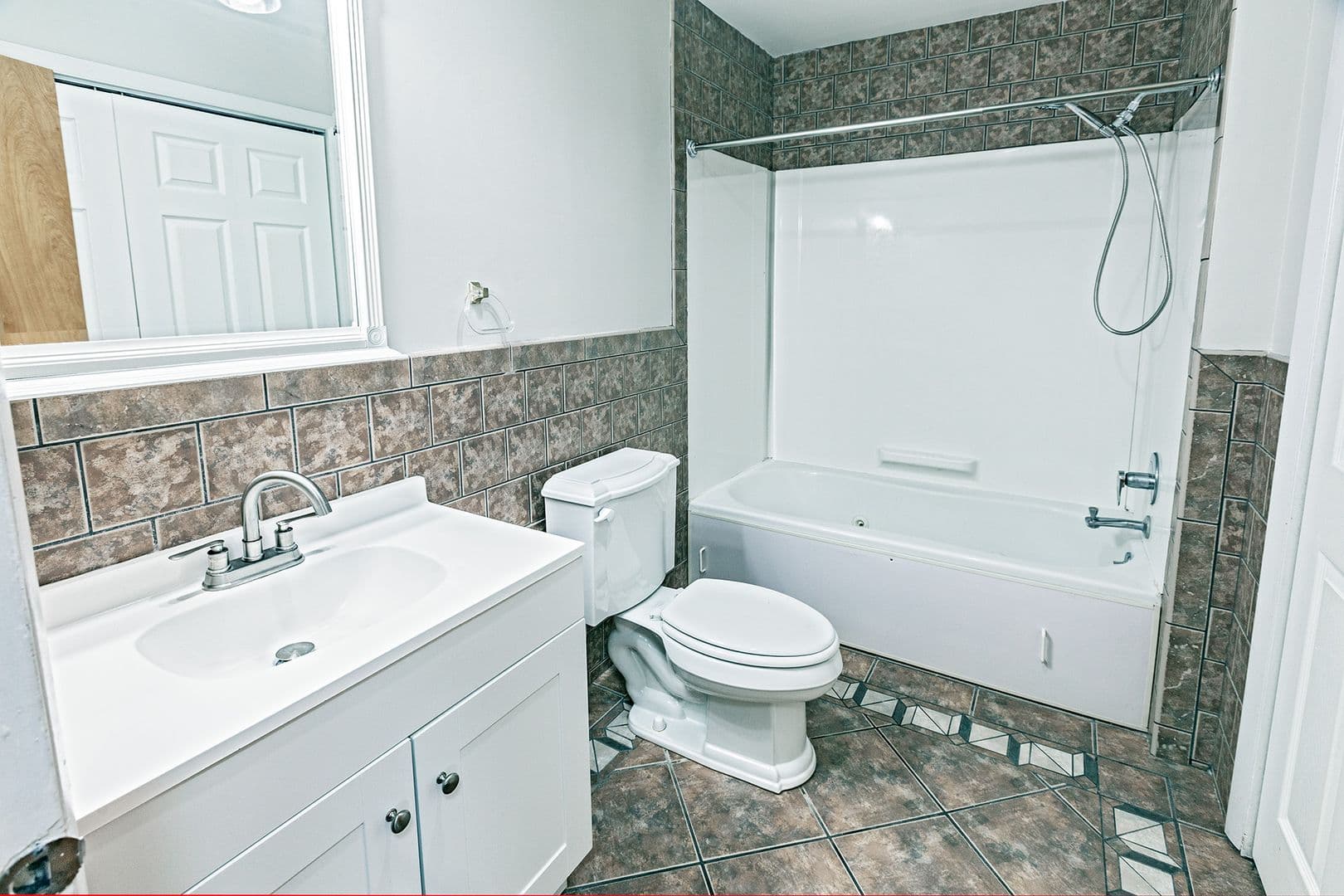 Newark House: 35 Foxtail Ct