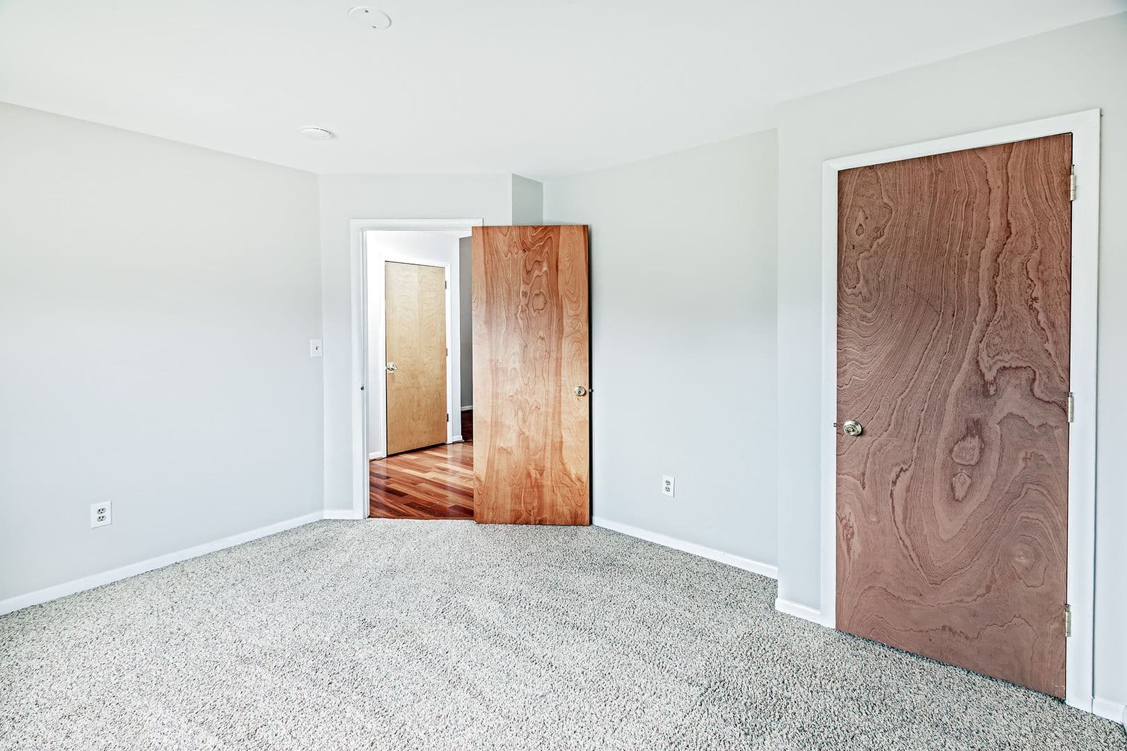Newark House: 35 Foxtail Ct