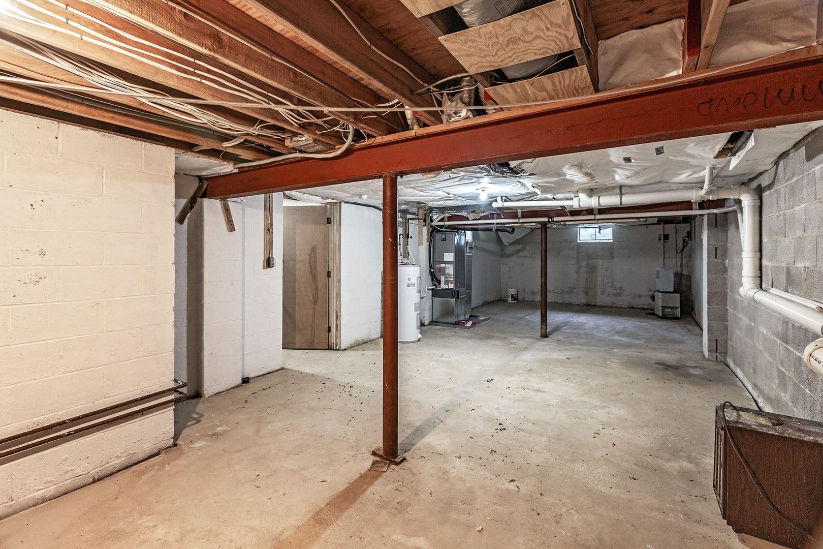 Newark House: 35 Foxtail Ct