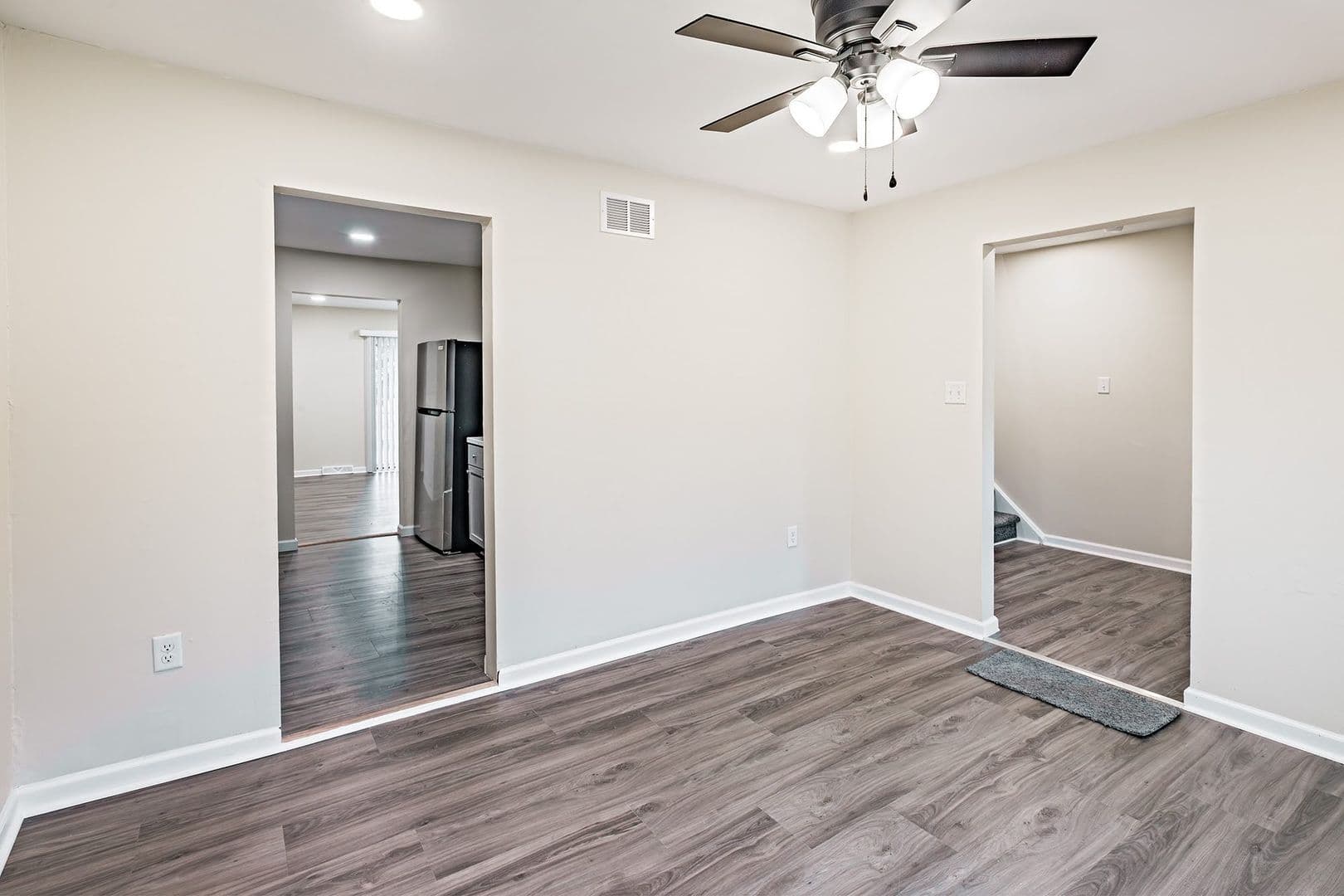 Newark House: 1206 Flanders Way