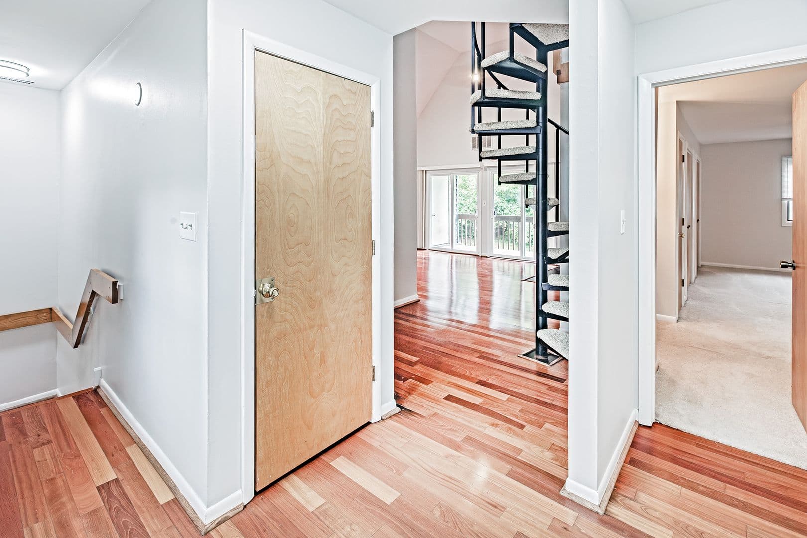 Newark House: 35 Foxtail Ct