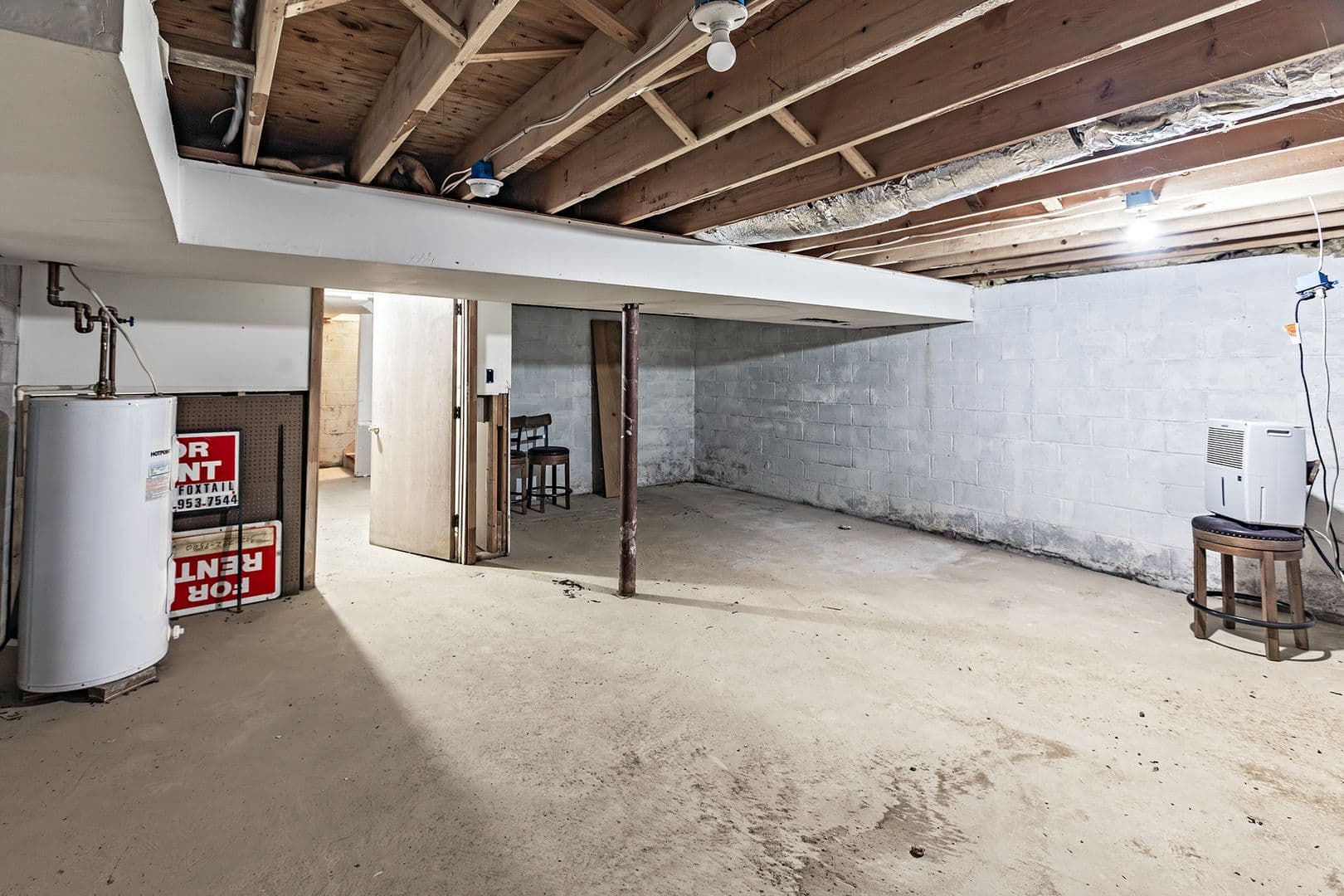 Newark House: 35 Foxtail Ct