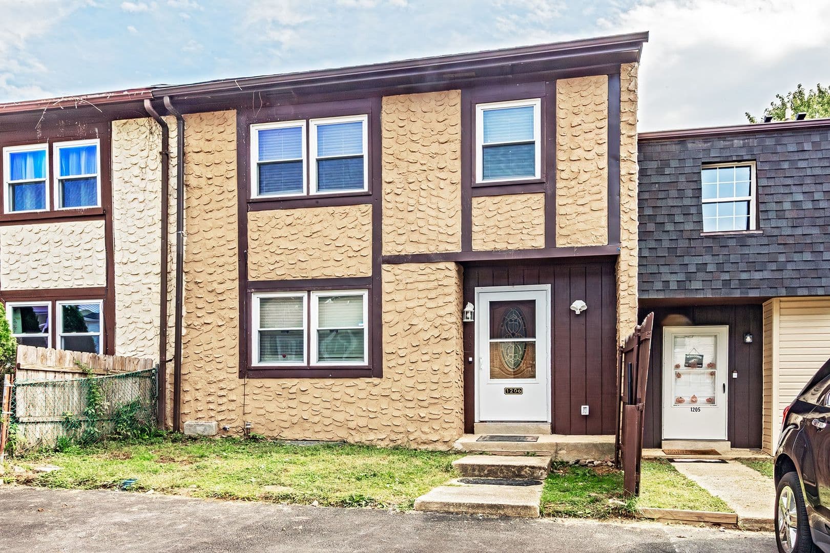 Newark House: 1206 Flanders Way