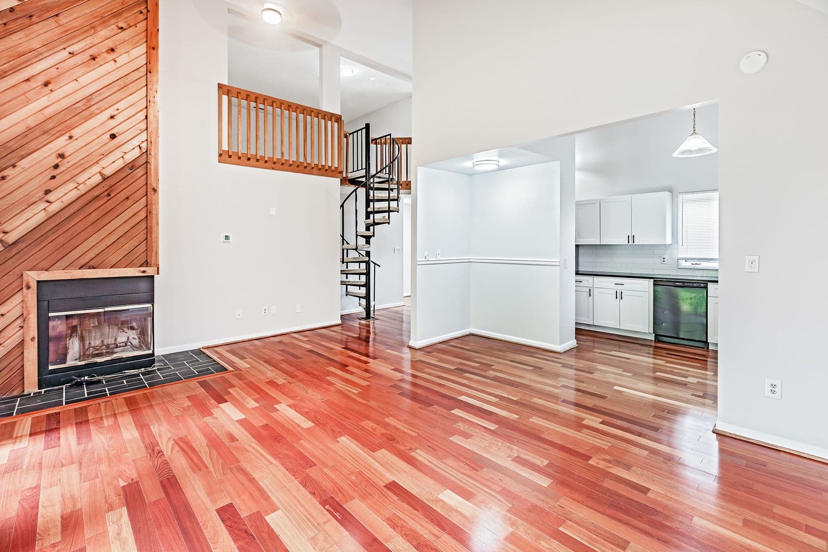 Newark House: 35 Foxtail Ct