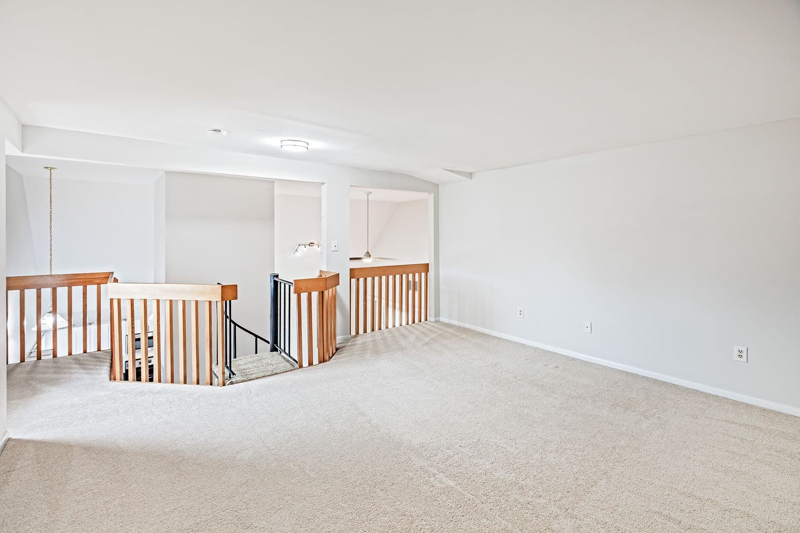 Newark House: 35 Foxtail Ct